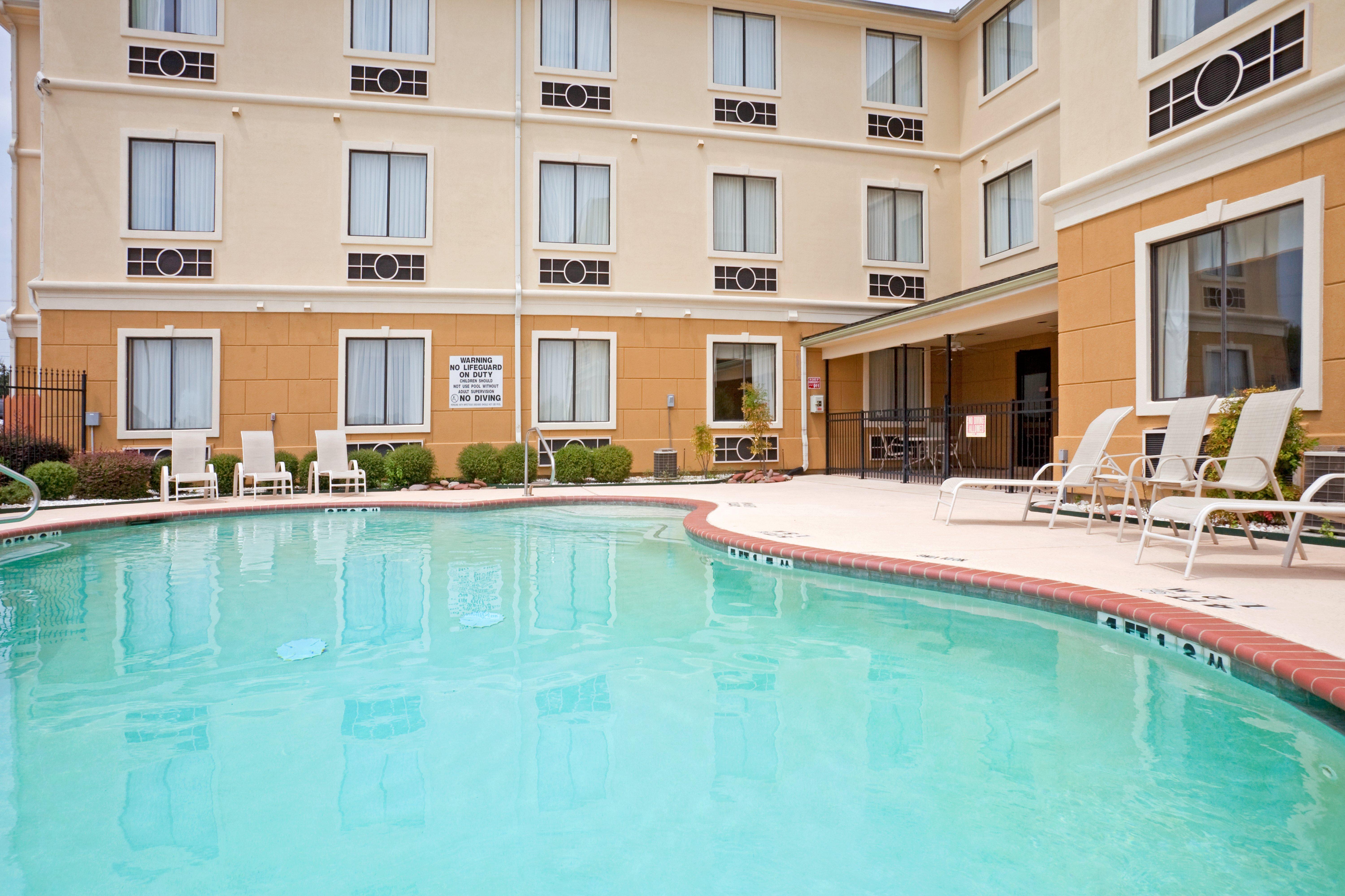 Holiday Inn Express Hotel & Suites Mount Pleasant By Ihg Exterior photo
